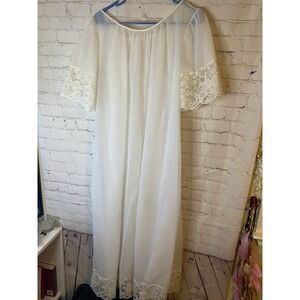 VINTAGE 1960s HENSON KICKERNICK IVORY SIZE 36 NIGHTGOWN ROBE